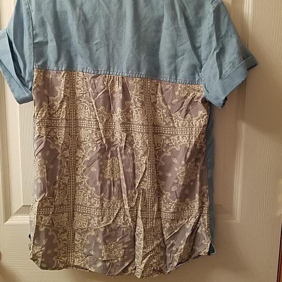 Deming like button downt-shirt with patterned back - Picture 2 of 3